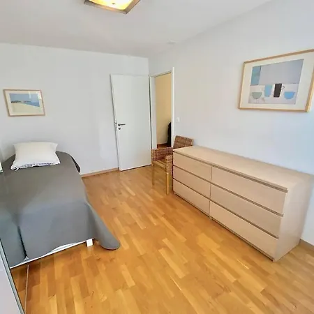 Good Location, Spacious, Comfortable And Bright!! * 洛桑