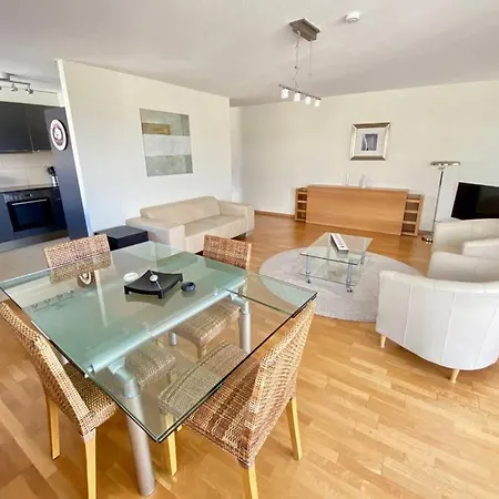 Good Location, Spacious, Comfortable And Bright!! 洛桑