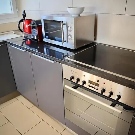 公寓 Good Location, Spacious, Comfortable And Bright!! *