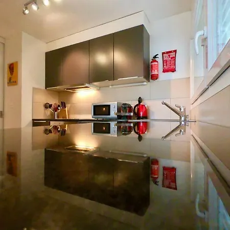 公寓 Good Location, Spacious, Comfortable And Bright!!