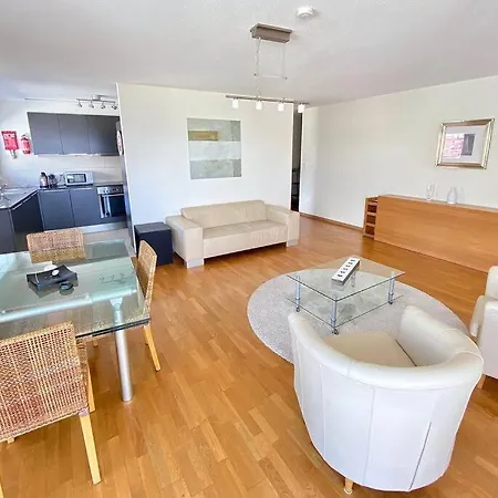 Good Location, Spacious, Comfortable And Bright!! 洛桑