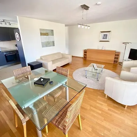公寓 Good Location, Spacious, Comfortable And Bright!! *