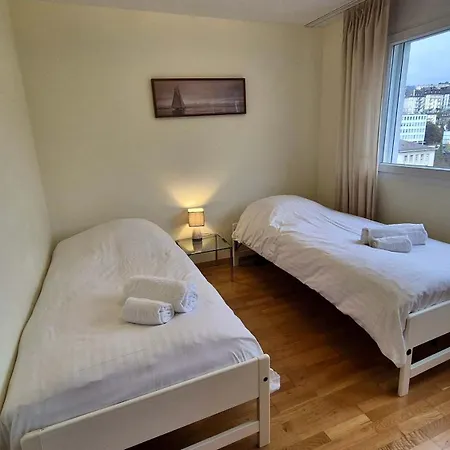 Good Location, Spacious, Comfortable And Bright!! Apartment *