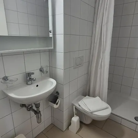 Good Location, Spacious, Comfortable And Bright!! *