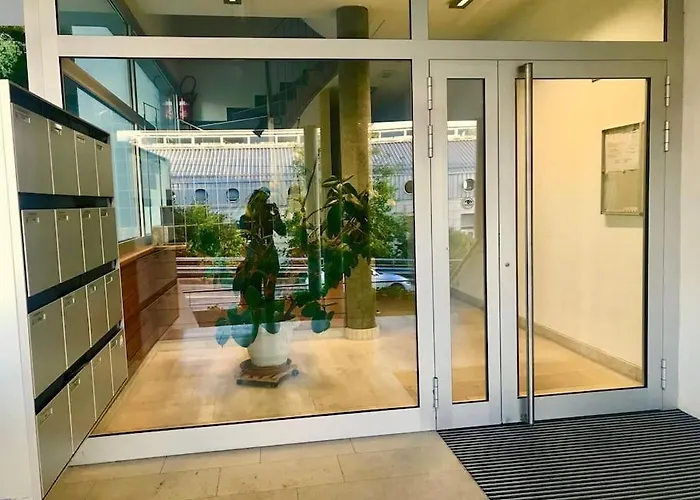 Good Location, Spacious, Comfortable And Bright!! Apartment *