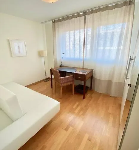 Good Location, Spacious, Comfortable And Bright!! Apartmán Лозана