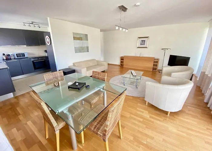 Good Location, Spacious, Comfortable And Bright!! Lausanne