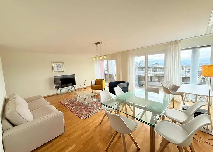 Good Location, Spacious, Comfortable And Bright!! Apartmán *