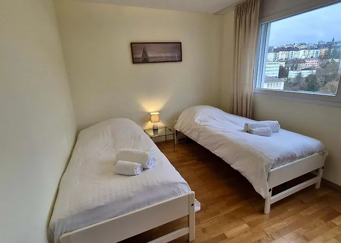 Good Location, Spacious, Comfortable And Bright!! Apartmán *